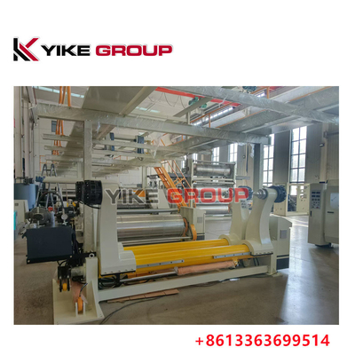 Ligne de production de carton ondulé avec action hydraulique